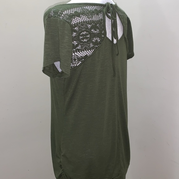 Lace Back Green Top - Picture 2 of 3